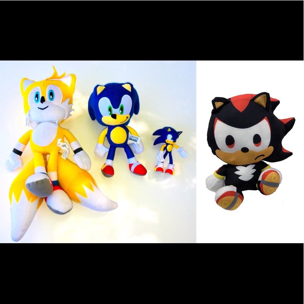SOLD Sonic shadow Plush w/small plastic sonic